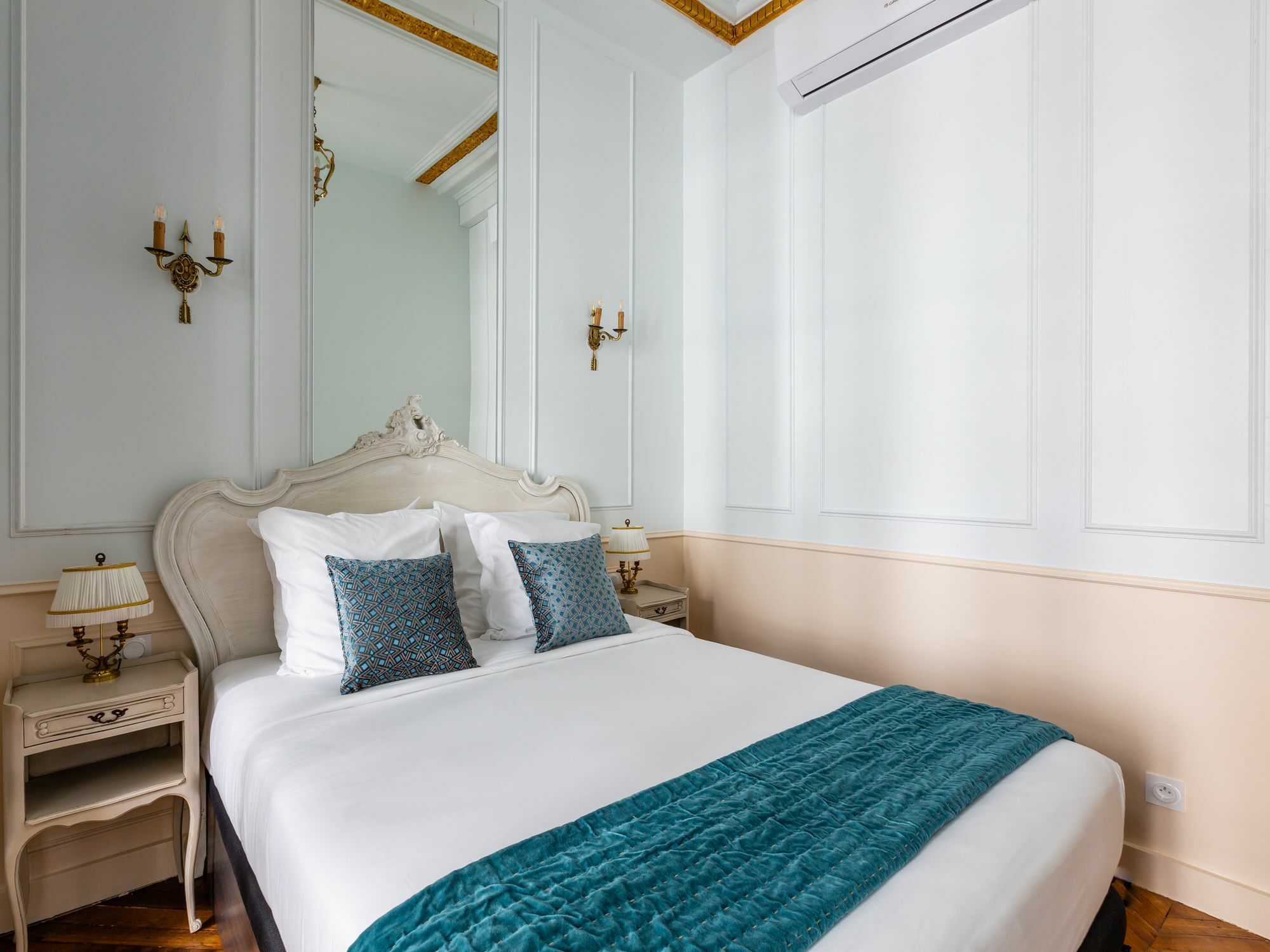 Luxury 3 Bedroom With Ac -louvre Marais Apartment Paris